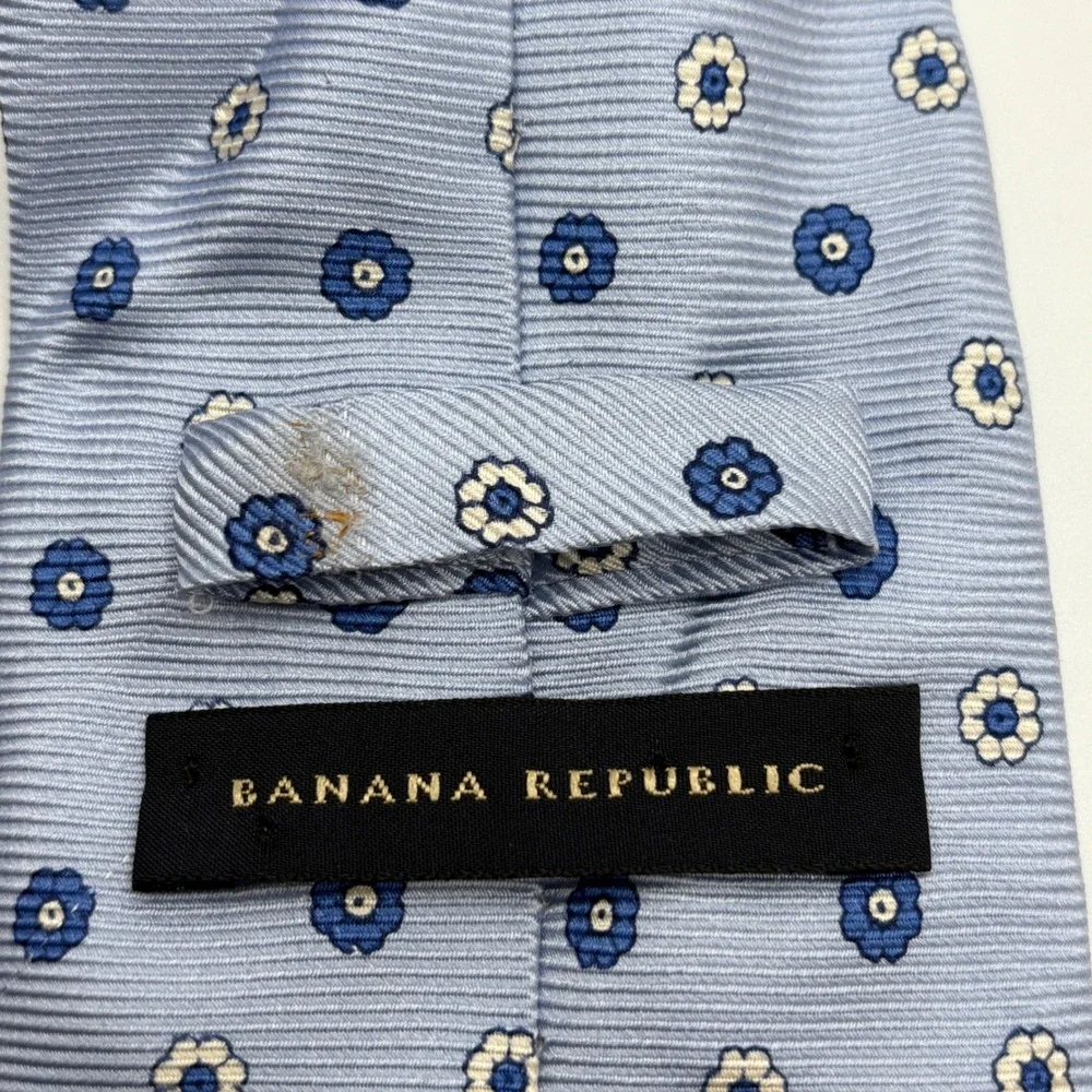 Banana Republic Mens Light‎ Blue Floral Silk Tie Made in USA